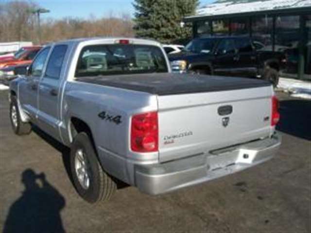 2006 Dodge Dakota SLT 4dr Quad Cab 4WD SB